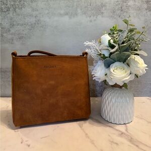 Portland Leather Triangle Handbag